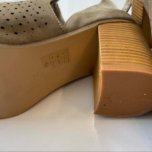 Taupe grey tan peep toe heels size 10 - Picture 5 of 6